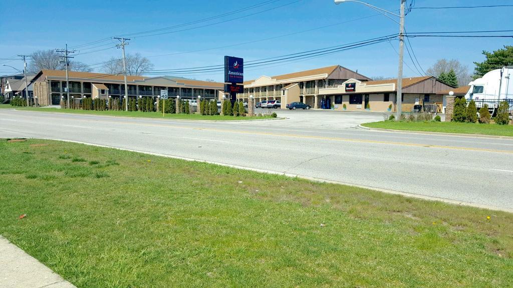 American Inn And Suites Countryside Exterior foto